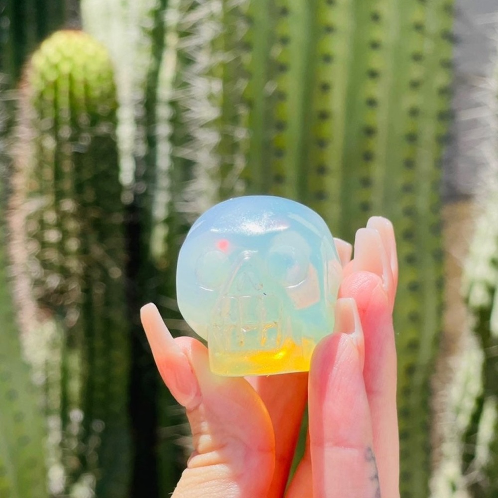 Opalite skull - Picture 1 of 5